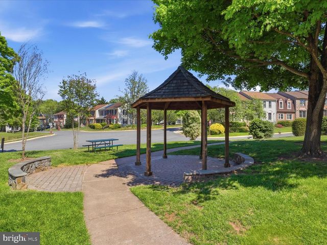 14219 HERITAGE CROSSING LN, Centreville, VA 20120
