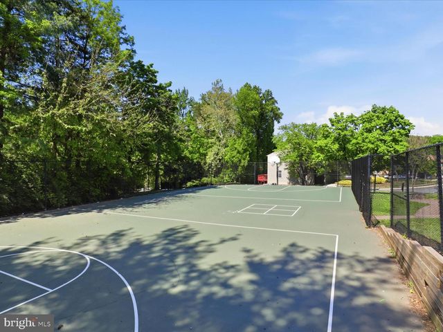 14219 HERITAGE CROSSING LN, Centreville, VA 20120
