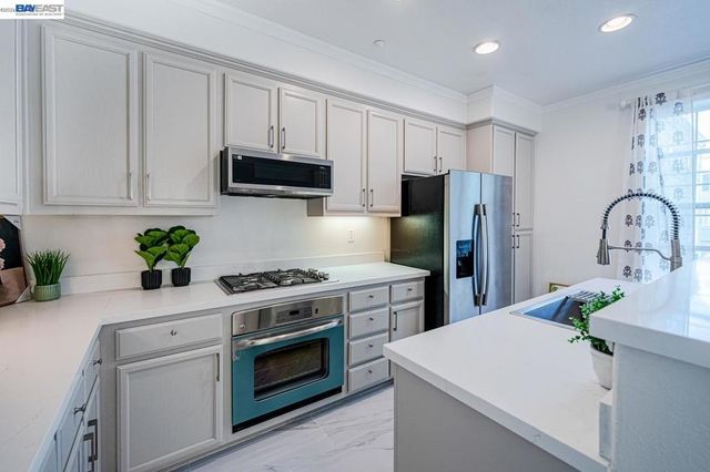 3730 Whitworth Dr, Dublin, CA 94568