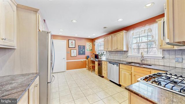 102 MERIDEN DR, Hockessin, DE 19707