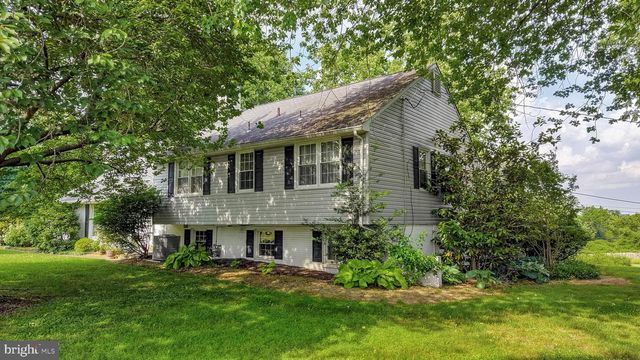 102 MERIDEN DR, Hockessin, DE 19707