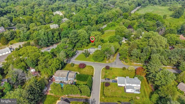 102 MERIDEN DR, Hockessin, DE 19707
