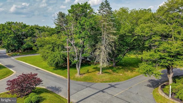 102 MERIDEN DR, Hockessin, DE 19707