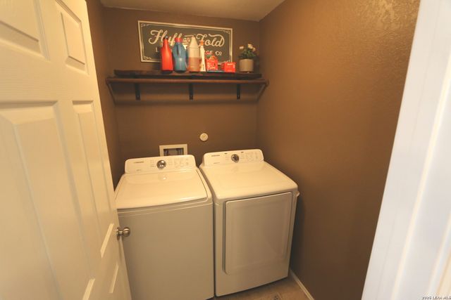 449 Auburn Park, Selma, TX 78154