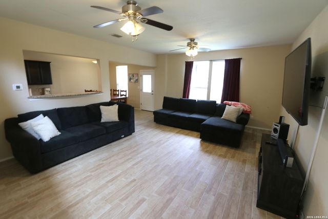 449 Auburn Park, Selma, TX 78154