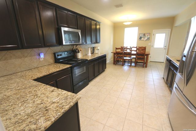 449 Auburn Park, Selma, TX 78154