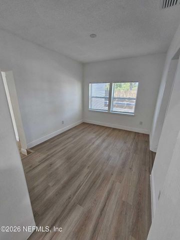 621 MILWAUKEE Avenue, Orange Park, FL 32073