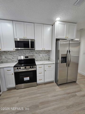 621 MILWAUKEE Avenue, Orange Park, FL 32073