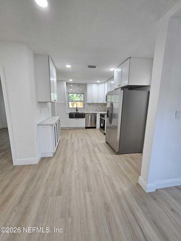 621 MILWAUKEE Avenue, Orange Park, FL 32073