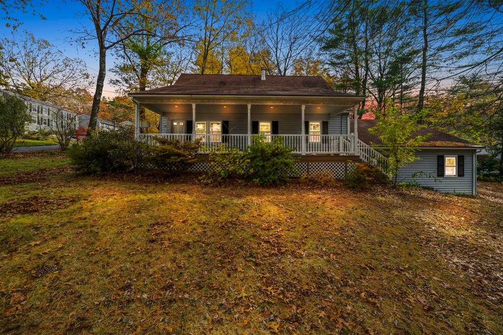 50 East Shore Boulevard, Farmington, CT 06085