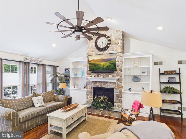 70 SNYDER HOLLOW RD, New Providence, PA 17560