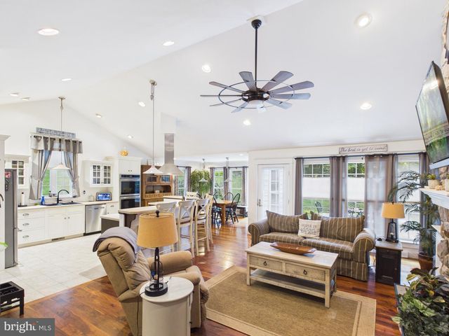 70 SNYDER HOLLOW RD, New Providence, PA 17560
