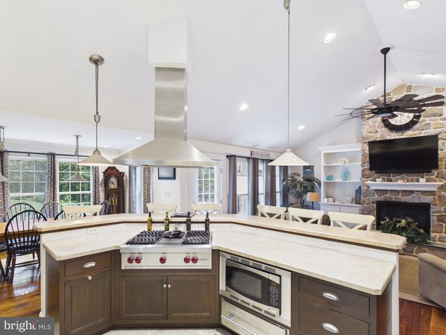 70 SNYDER HOLLOW RD, New Providence, PA 17560