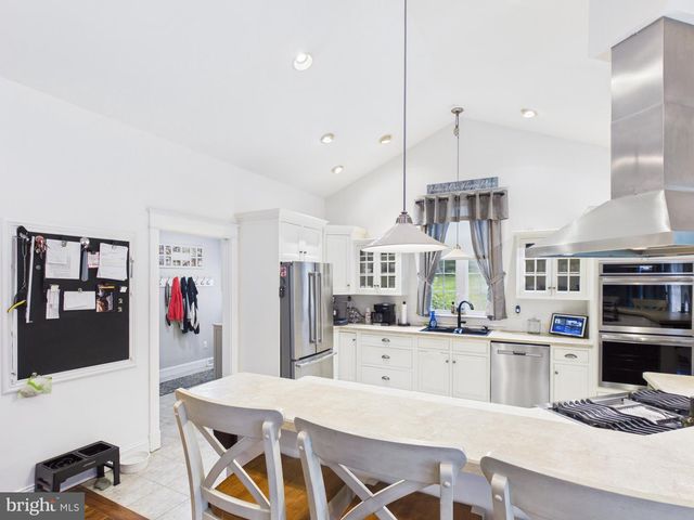 70 SNYDER HOLLOW RD, New Providence, PA 17560