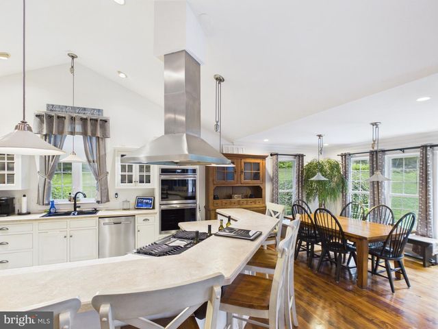 70 SNYDER HOLLOW RD, New Providence, PA 17560