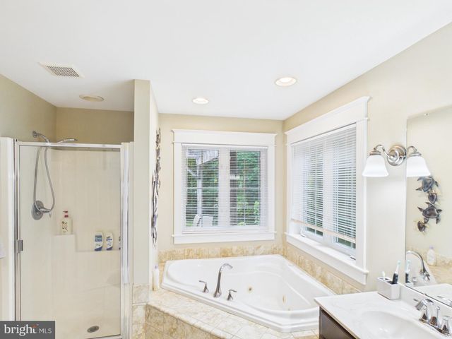 70 SNYDER HOLLOW RD, New Providence, PA 17560