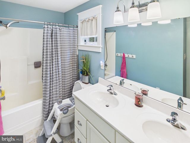 70 SNYDER HOLLOW RD, New Providence, PA 17560