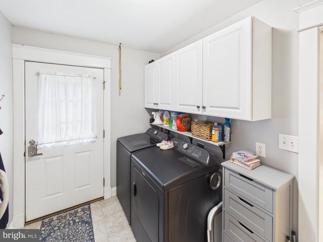 70 SNYDER HOLLOW RD, New Providence, PA 17560