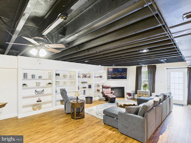 70 SNYDER HOLLOW RD, New Providence, PA 17560