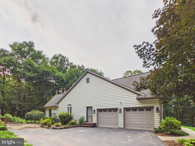 70 SNYDER HOLLOW RD, New Providence, PA 17560