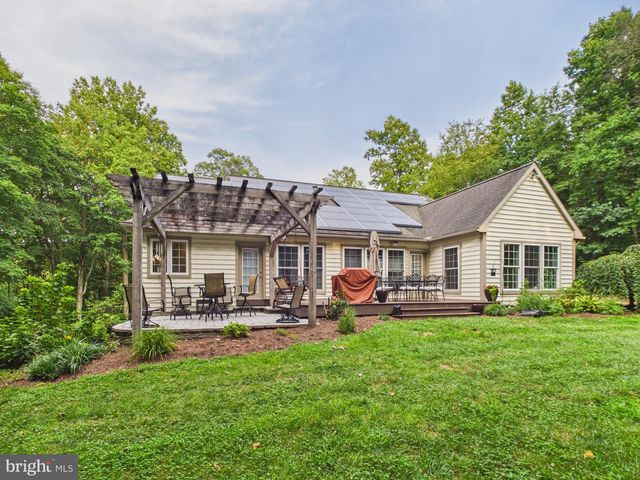 70 SNYDER HOLLOW RD, New Providence, PA 17560