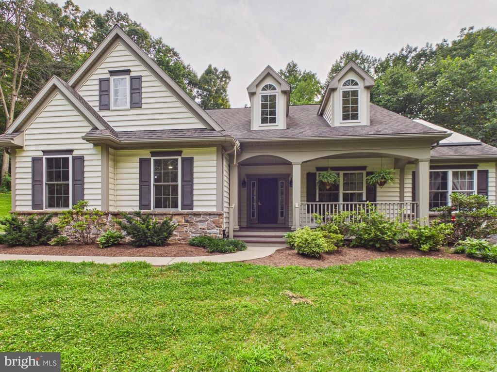 70 SNYDER HOLLOW RD, New Providence, PA 17560