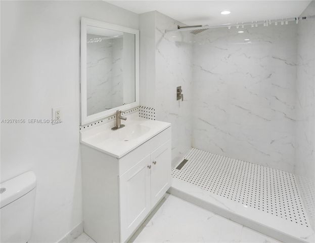 2941 NE 185th Street 1305, Miami, FL 33180