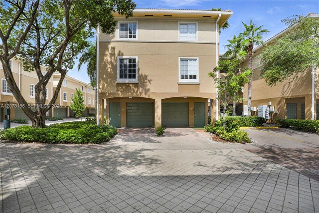 2941 NE 185th Street 1305, Miami, FL 33180