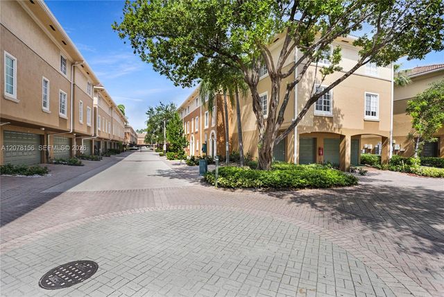 2941 NE 185th Street 1305, Miami, FL 33180