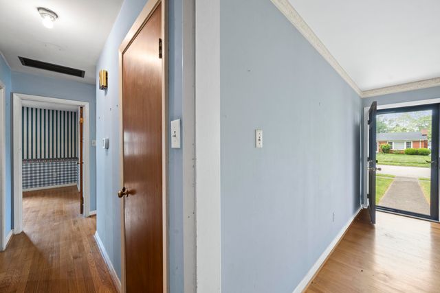 673 Mt Vernon Drive, Lexington, KY 40502