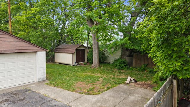 673 Mt Vernon Drive, Lexington, KY 40502