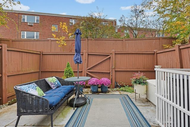 421 Neponset St B, Norwood, MA 02062