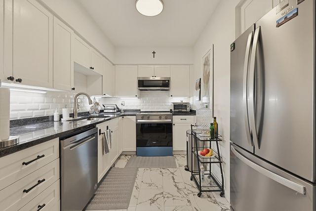 421 Neponset St B, Norwood, MA 02062