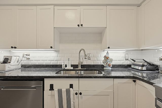 421 Neponset St B, Norwood, MA 02062