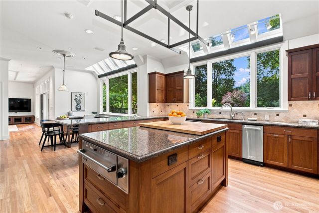 22119 NE 140th Way, Woodinville, WA 98077