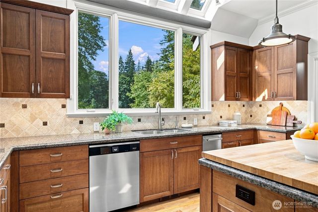 22119 NE 140th Way, Woodinville, WA 98077