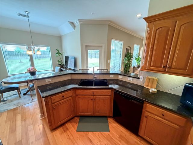 1448 S Bluebonnet Lane, Angleton, TX 77515
