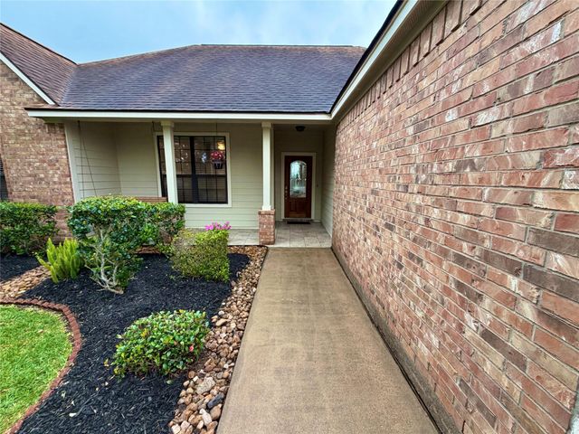 1448 S Bluebonnet Lane, Angleton, TX 77515