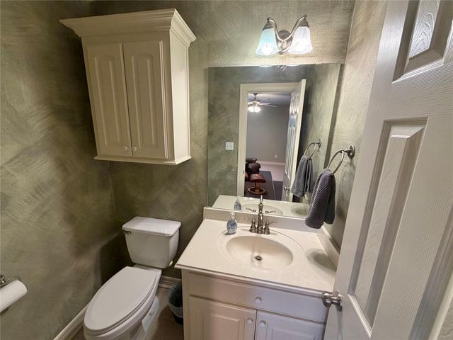 1448 S Bluebonnet Lane, Angleton, TX 77515