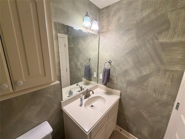 1448 S Bluebonnet Lane, Angleton, TX 77515
