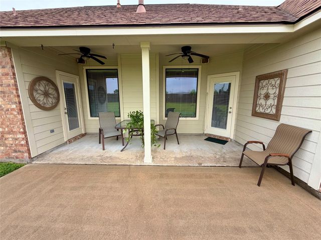 1448 S Bluebonnet Lane, Angleton, TX 77515