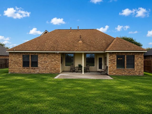 1448 S Bluebonnet Lane, Angleton, TX 77515