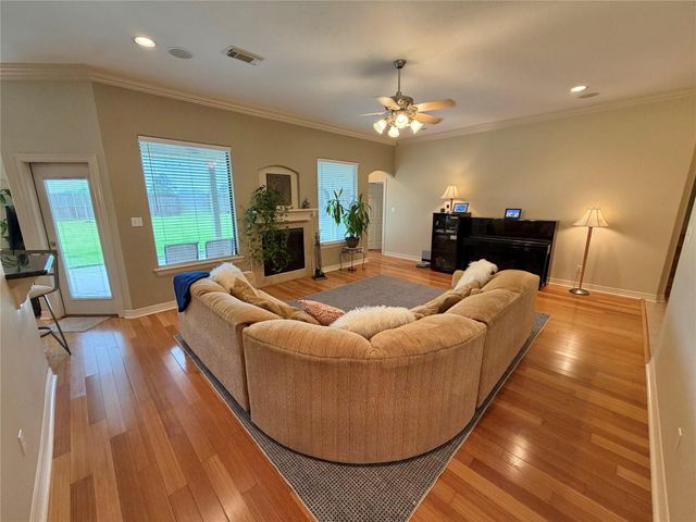1448 S Bluebonnet Lane, Angleton, TX 77515