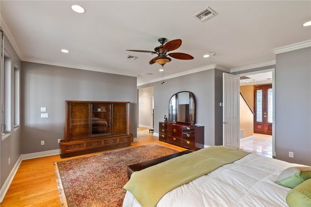 172 Front St, Rockport, TX 78382