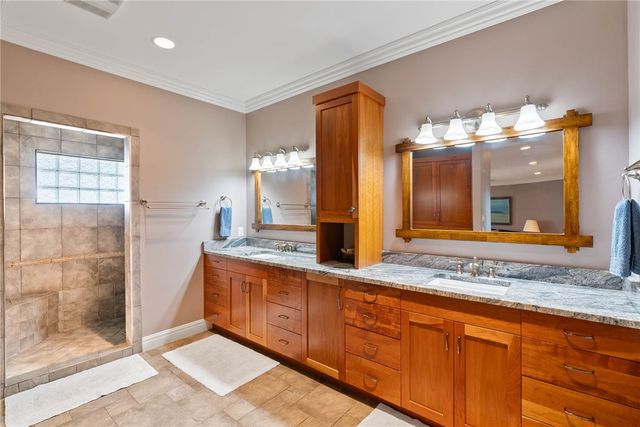 172 Front St, Rockport, TX 78382