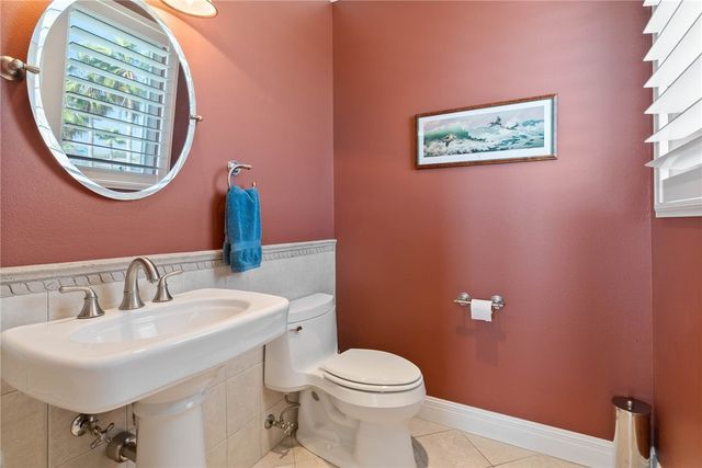 172 Front St, Rockport, TX 78382