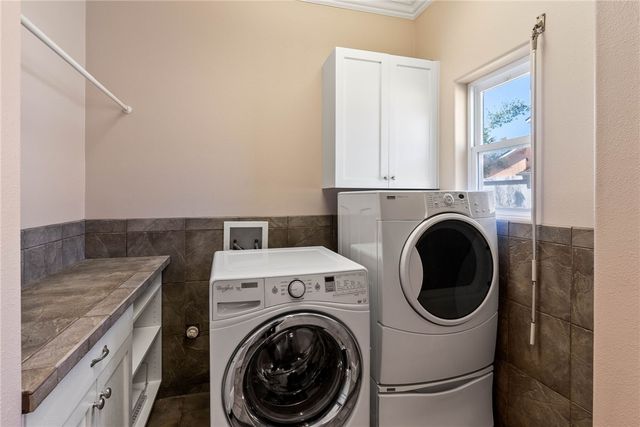 172 Front St, Rockport, TX 78382