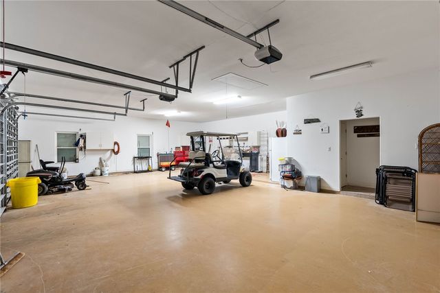 172 Front St, Rockport, TX 78382