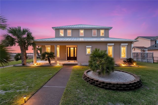 172 Front St, Rockport, TX 78382