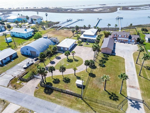 172 Front St, Rockport, TX 78382